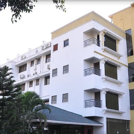Gayathri Hotels ティルプル エクステリア 写真