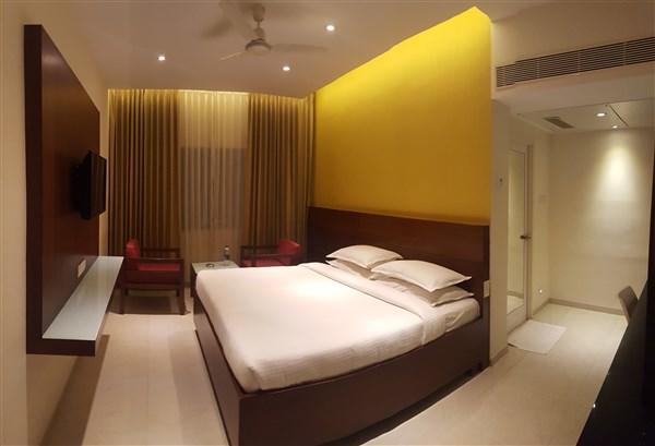 Gayathri Hotels ティルプル エクステリア 写真