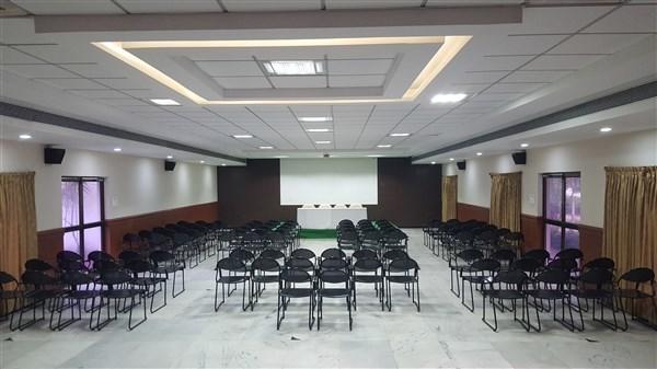 Gayathri Hotels ティルプル エクステリア 写真
