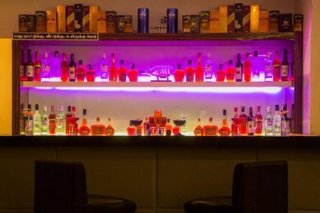 Gayathri Hotels ティルプル エクステリア 写真