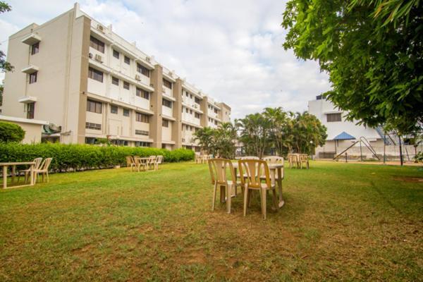 Gayathri Hotels ティルプル エクステリア 写真