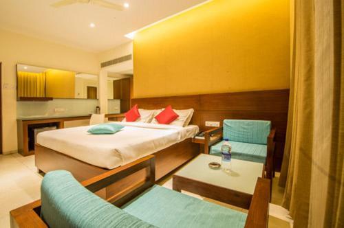 Gayathri Hotels ティルプル エクステリア 写真